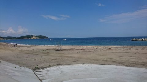 宮城県　七ヶ浜　菖蒲田浜　海水浴場　きれいな海　海に家